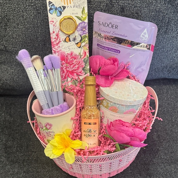 Sand + Fog Other - Sand + Fog Candle & Spa Gift Basket